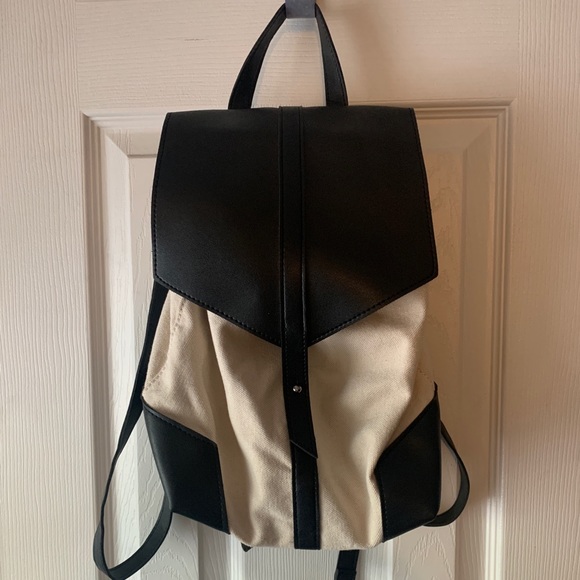 Deux Luxe Demi Backpack - Picture 1 of 6